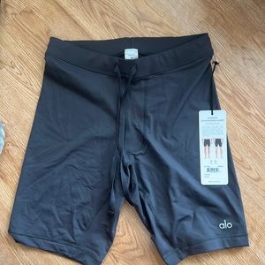 ALO YOGA warrior compression short men/women